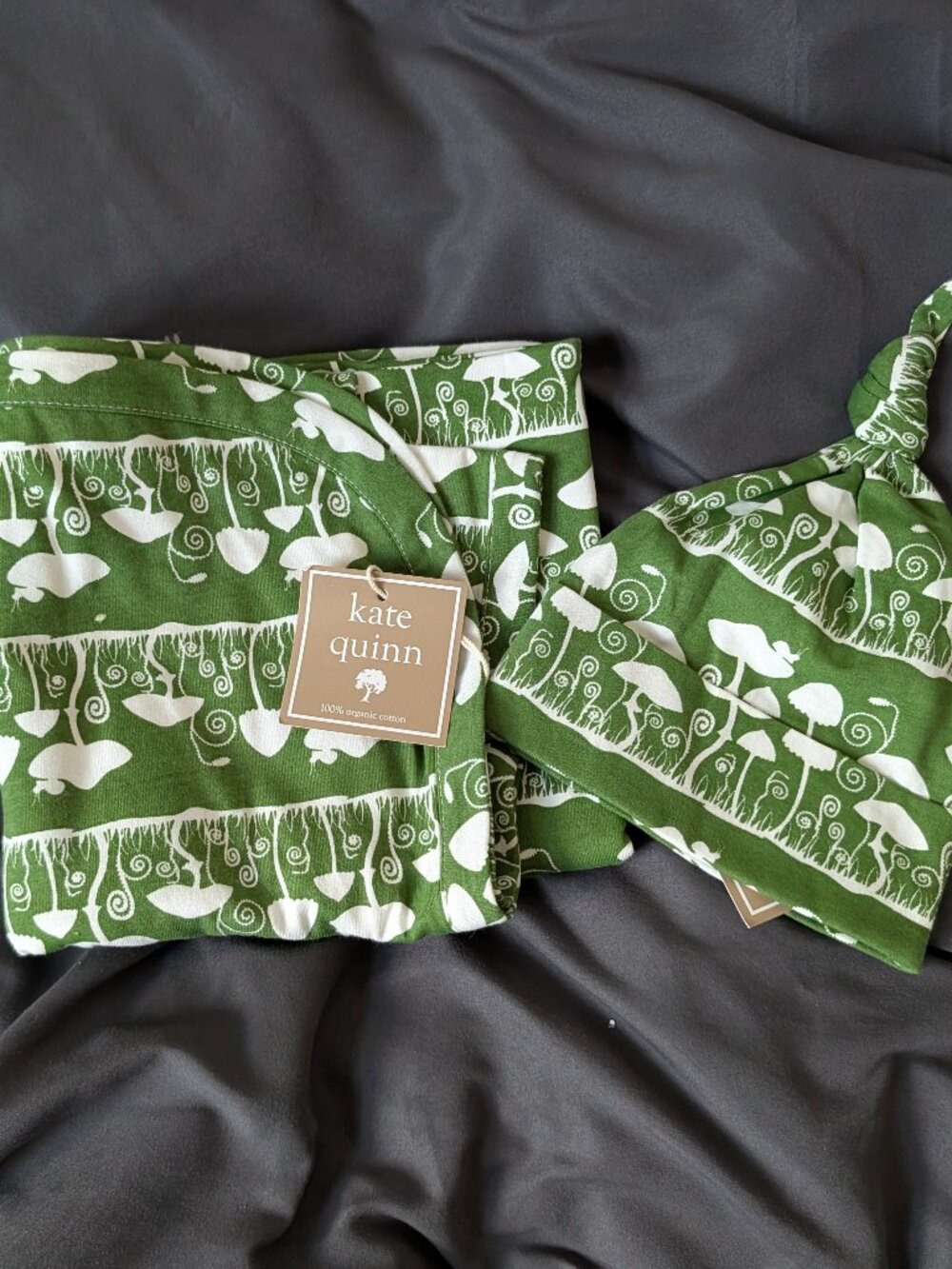 NWT Kate Quinn Blanket and Hat Set (Newborn)